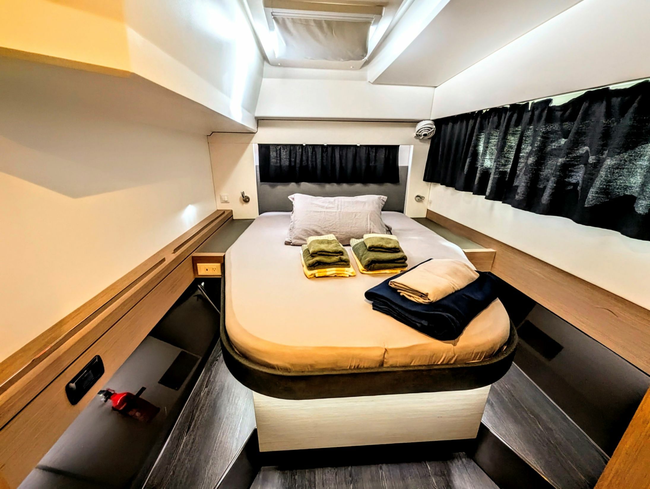Fountaine Pajot Astrea 42 | Laura Mae