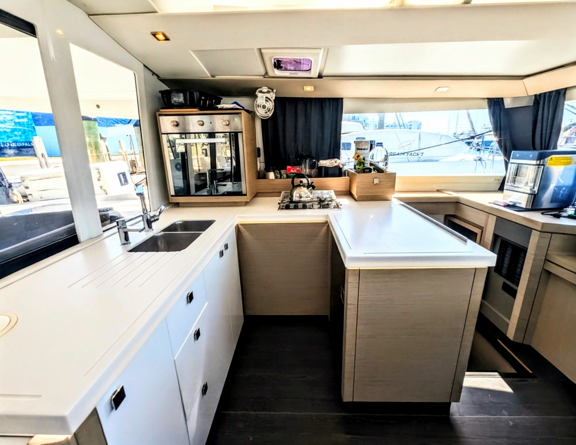 Fountaine Pajot Astrea 42 | Laura Mae