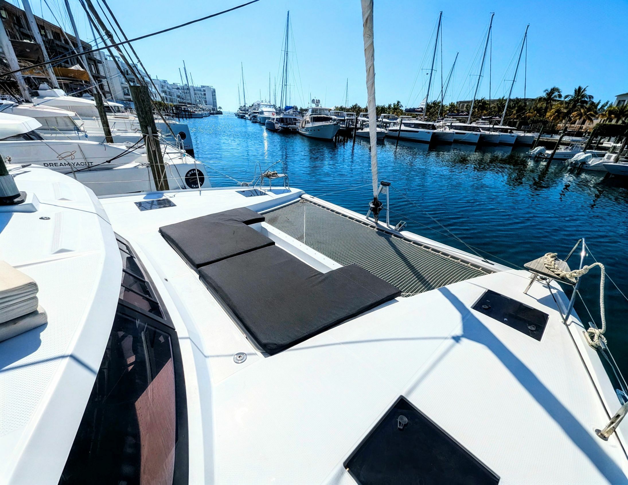 Fountaine Pajot Astrea 42 | Laura Mae