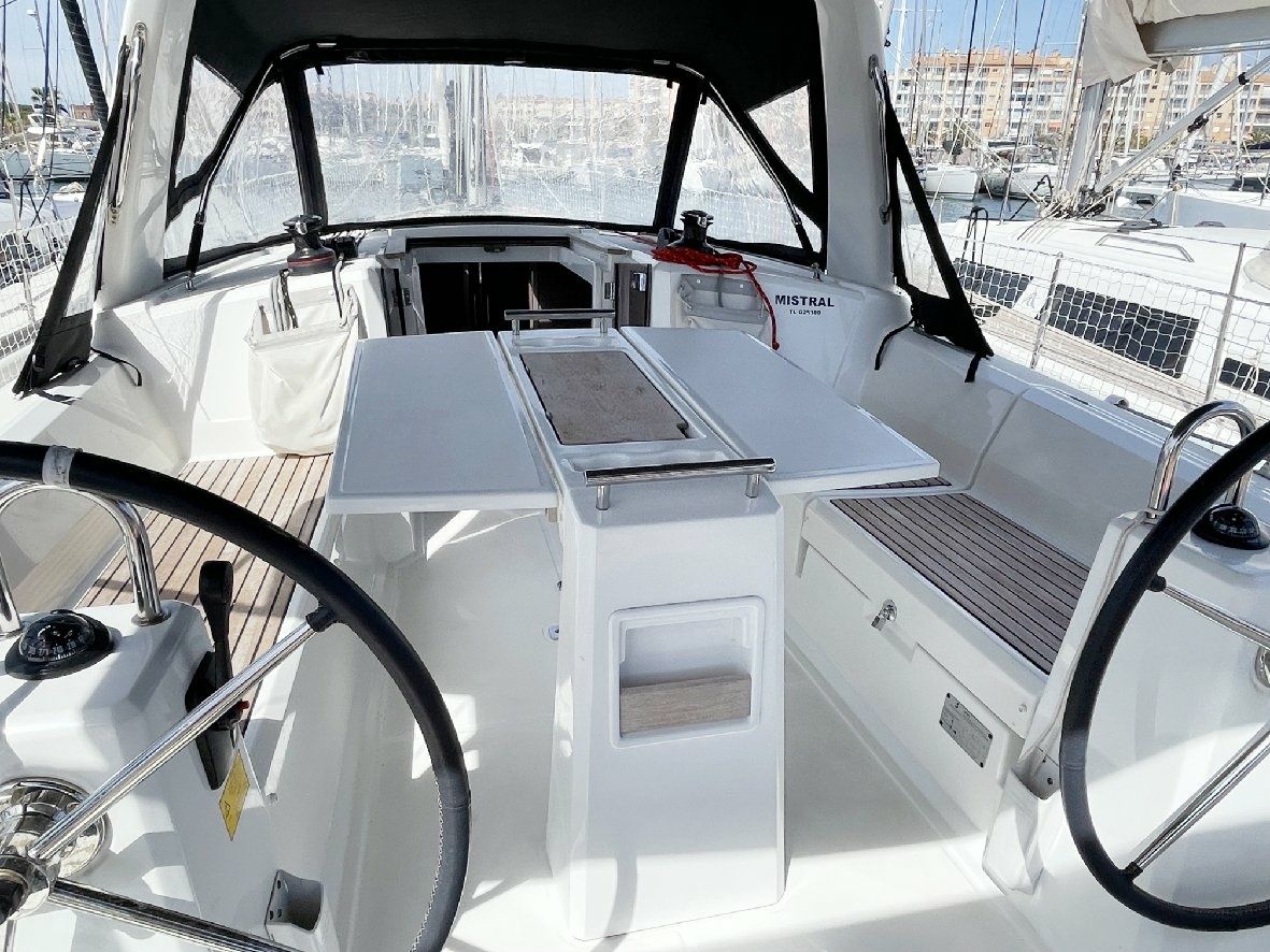 Beneteau Oceanis 35.1 | Mistral