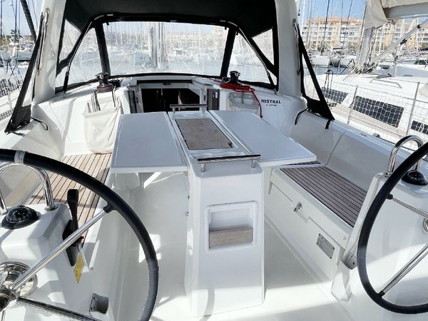 Beneteau Oceanis 35.1 | Mistral