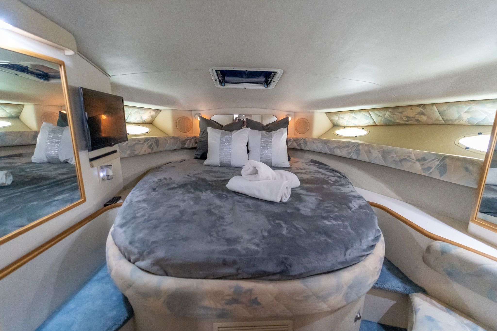 Sea Ray Sundancer 40 | Quest