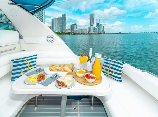 Sea Ray Sundancer 40 | Quest