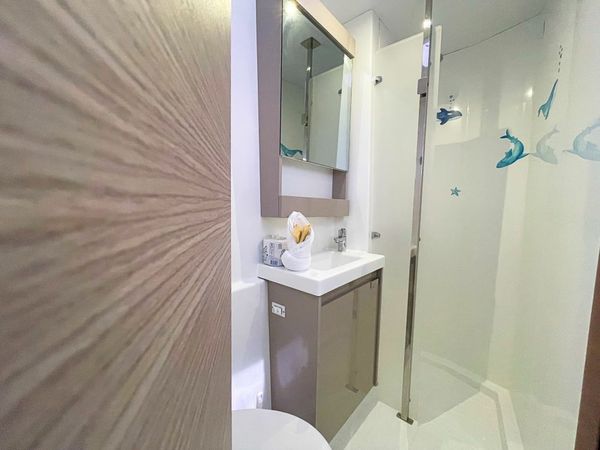 Fountaine Pajot Aura 51 | Absolutely