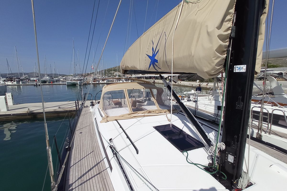 Beneteau First 53 | Silhouette
