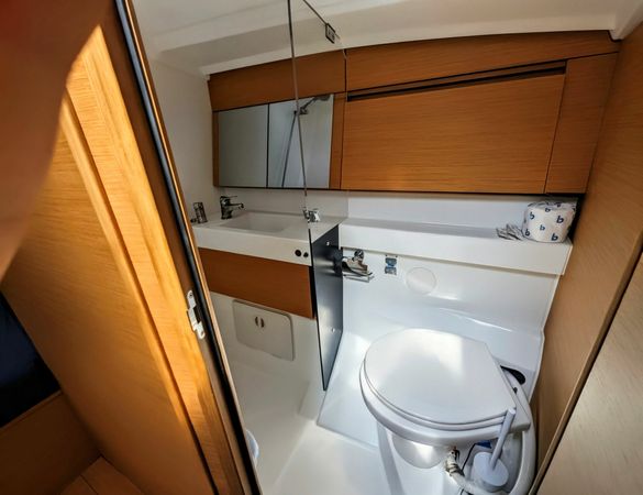 Jeanneau Sun Odyssey 410 | Eretmochelys
