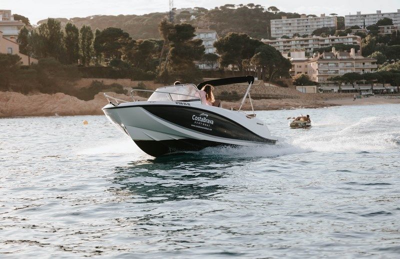 Quicksilver 605 | Sundeck