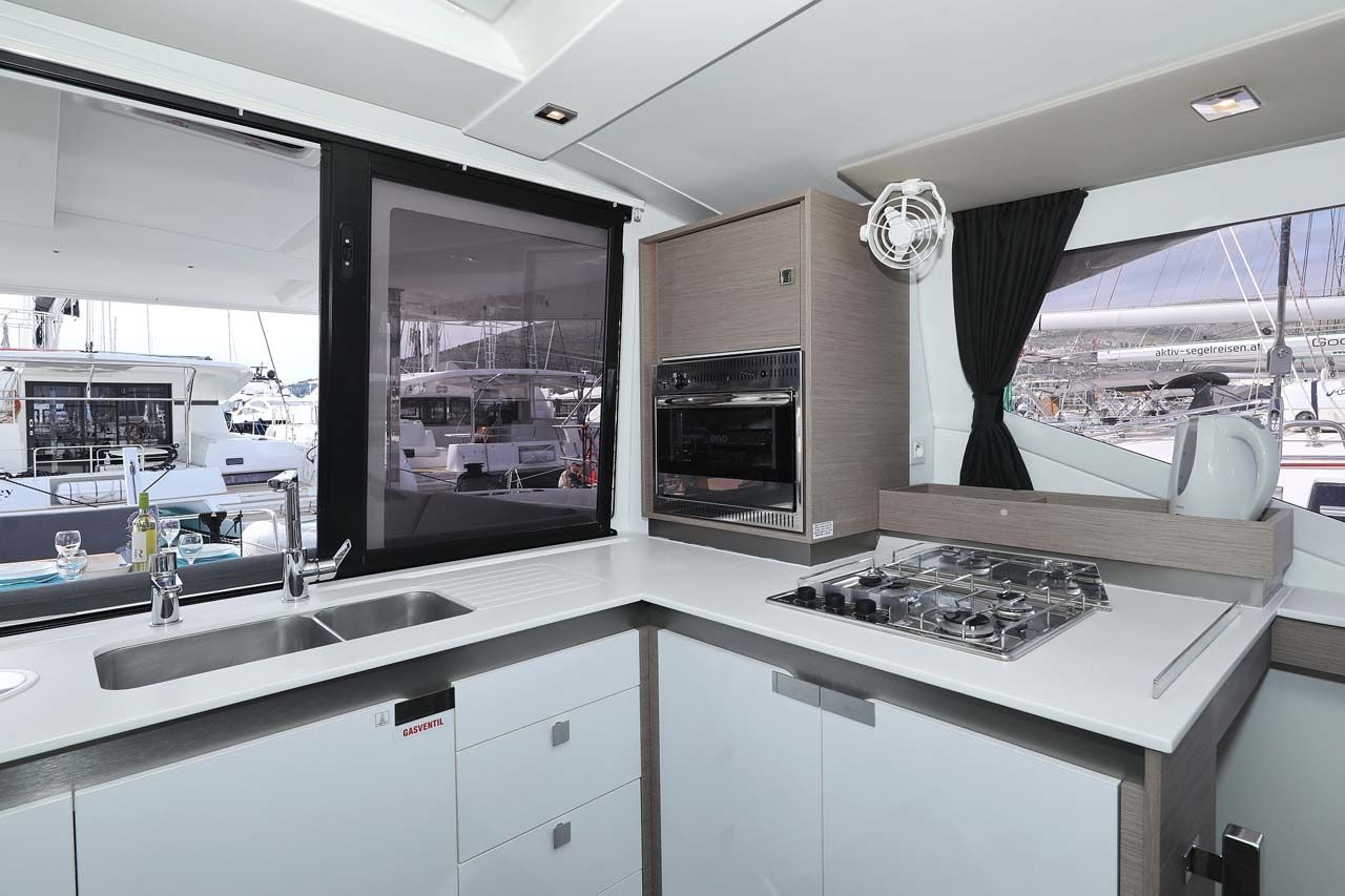 Fountaine Pajot Isla 40 | Chilli