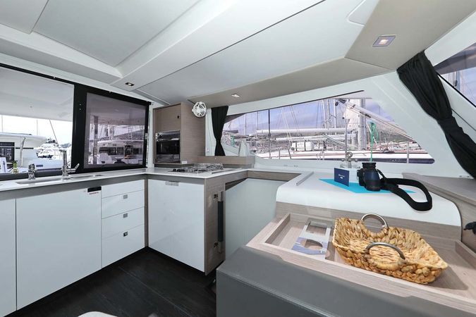 Fountaine Pajot Isla 40 | Chilli