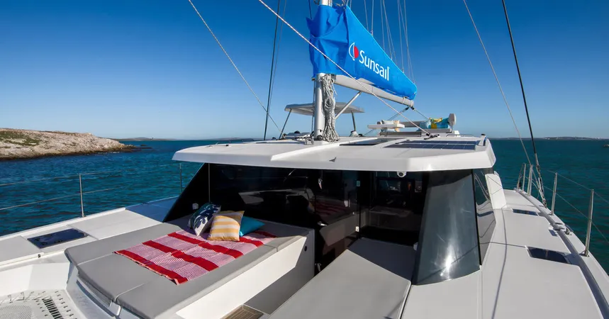 Leopard 42 | Sunsail 225