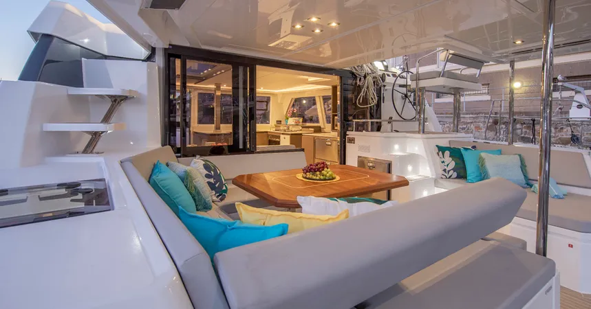 Leopard 42 | Sunsail 229