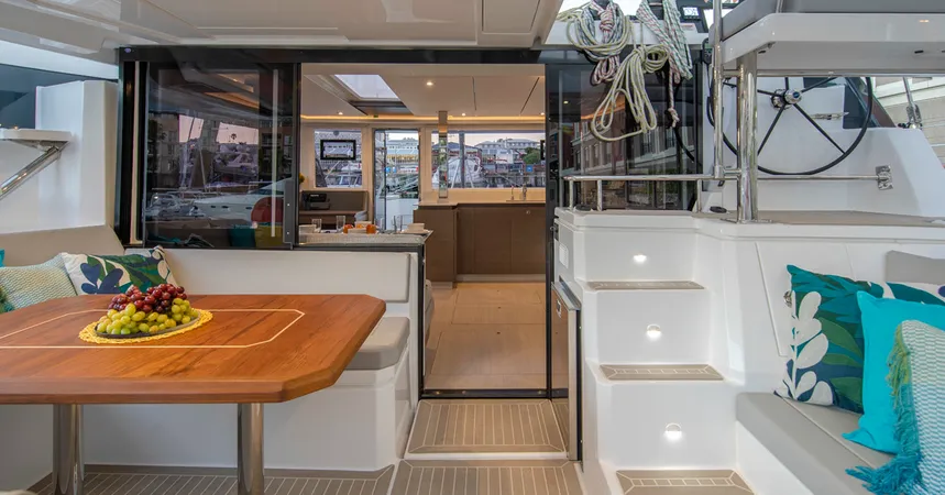 Leopard 42 | Sunsail 2210