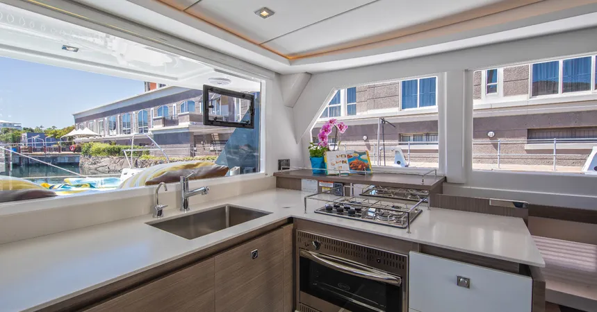 Leopard 42 | Sunsail 2212