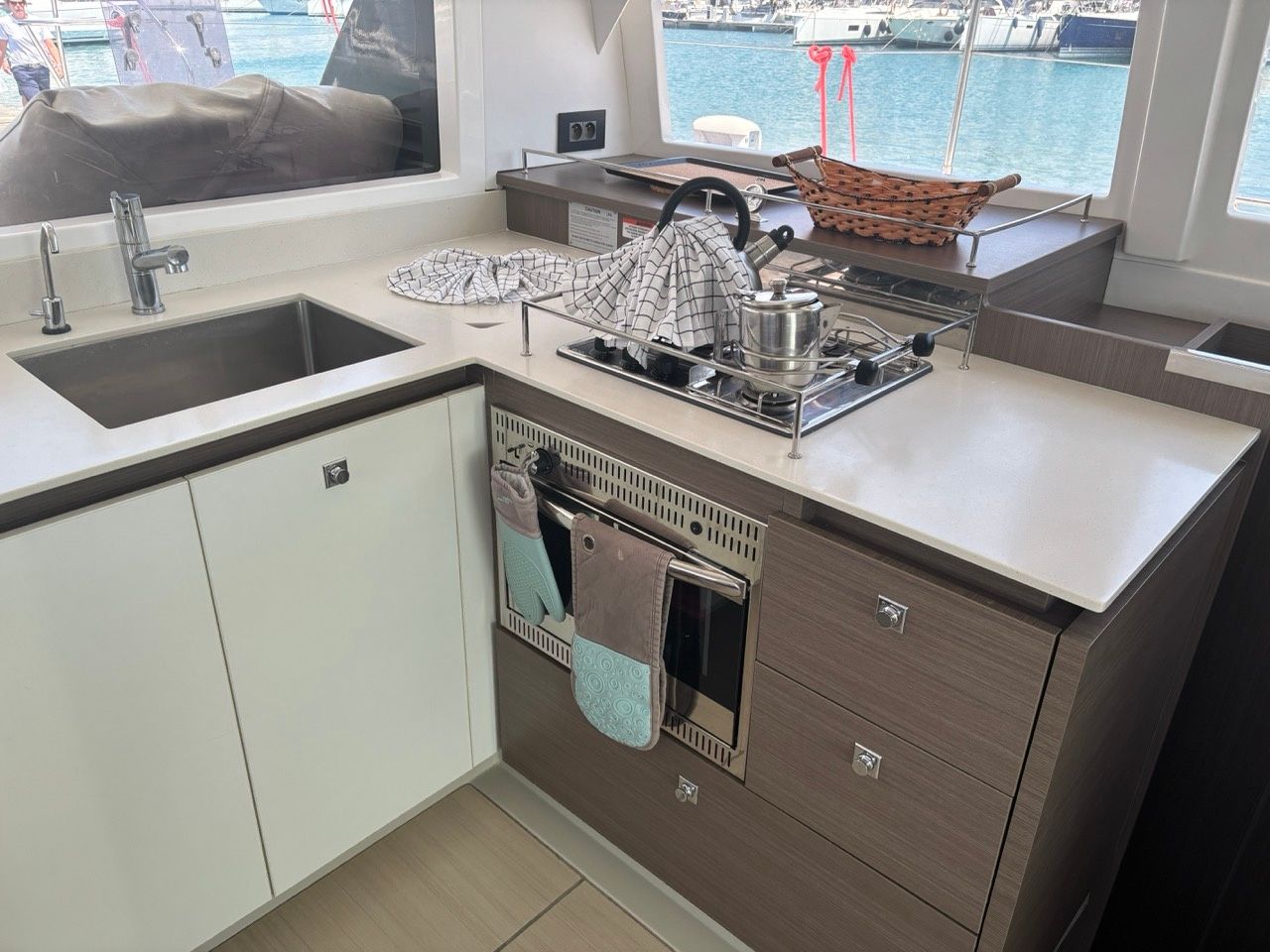 Leopard 42 | Sunsail 22