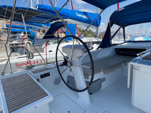 Beneteau Oceanis 46.1 | Sunsail 22
