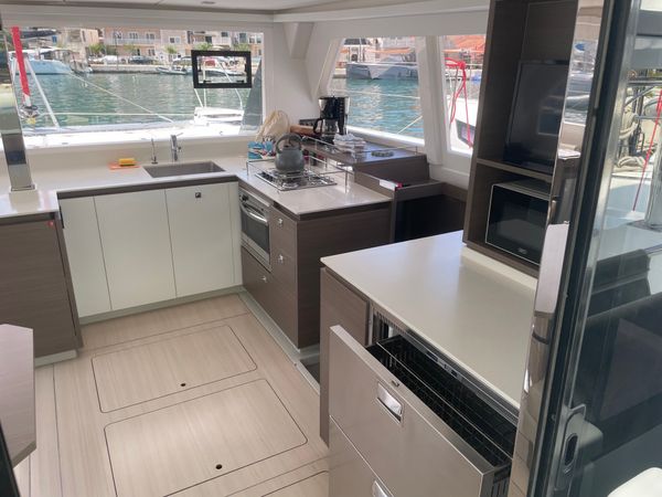 Leopard 42 | Sunsail 22