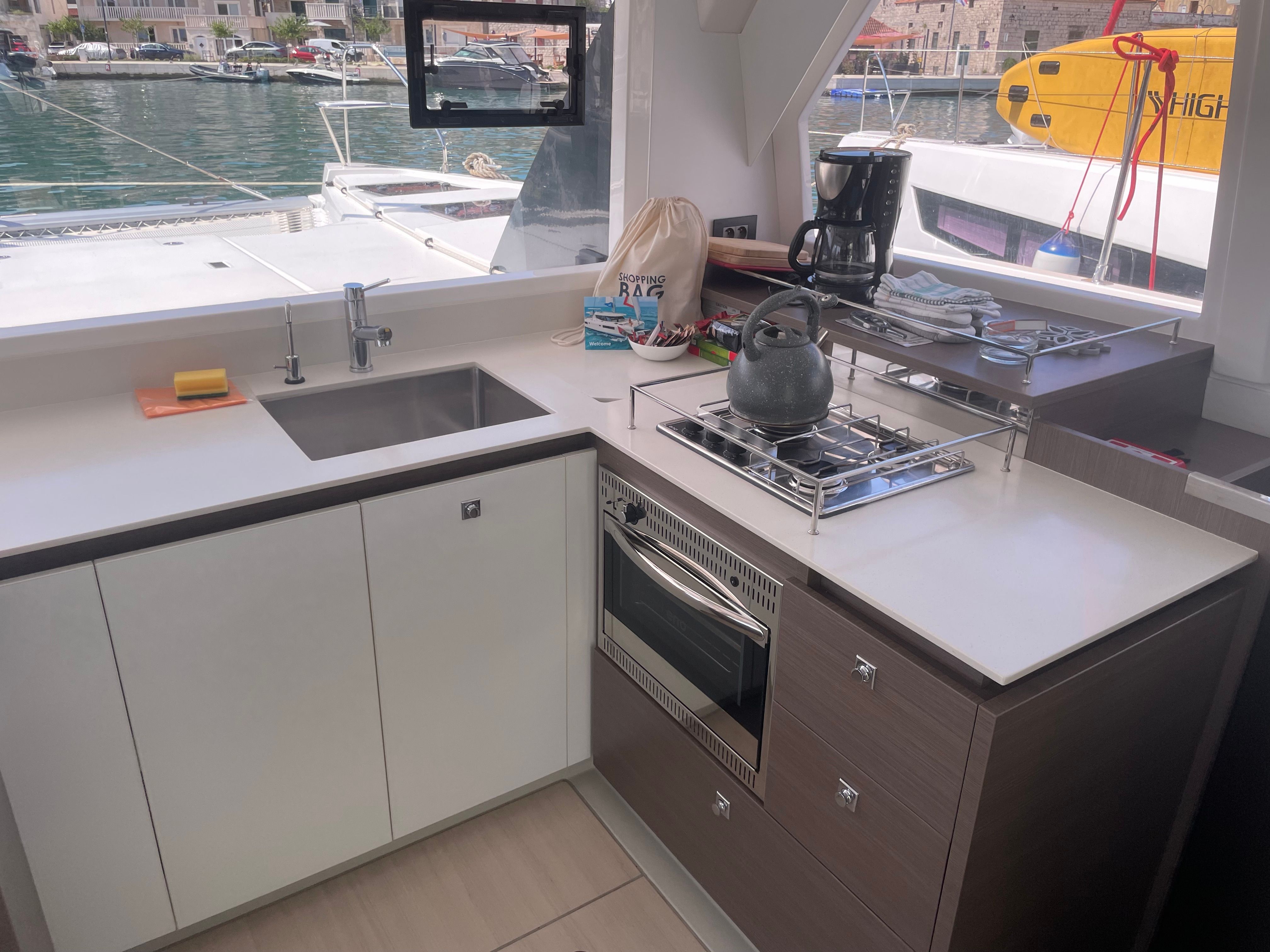 Leopard 42 | Sunsail 22