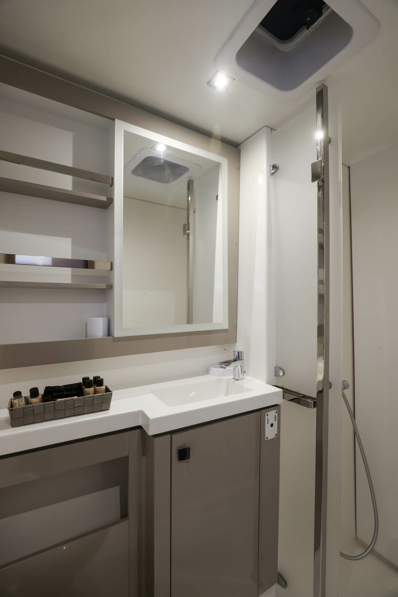 Fountaine Pajot Tanna 47 | Aquarella
