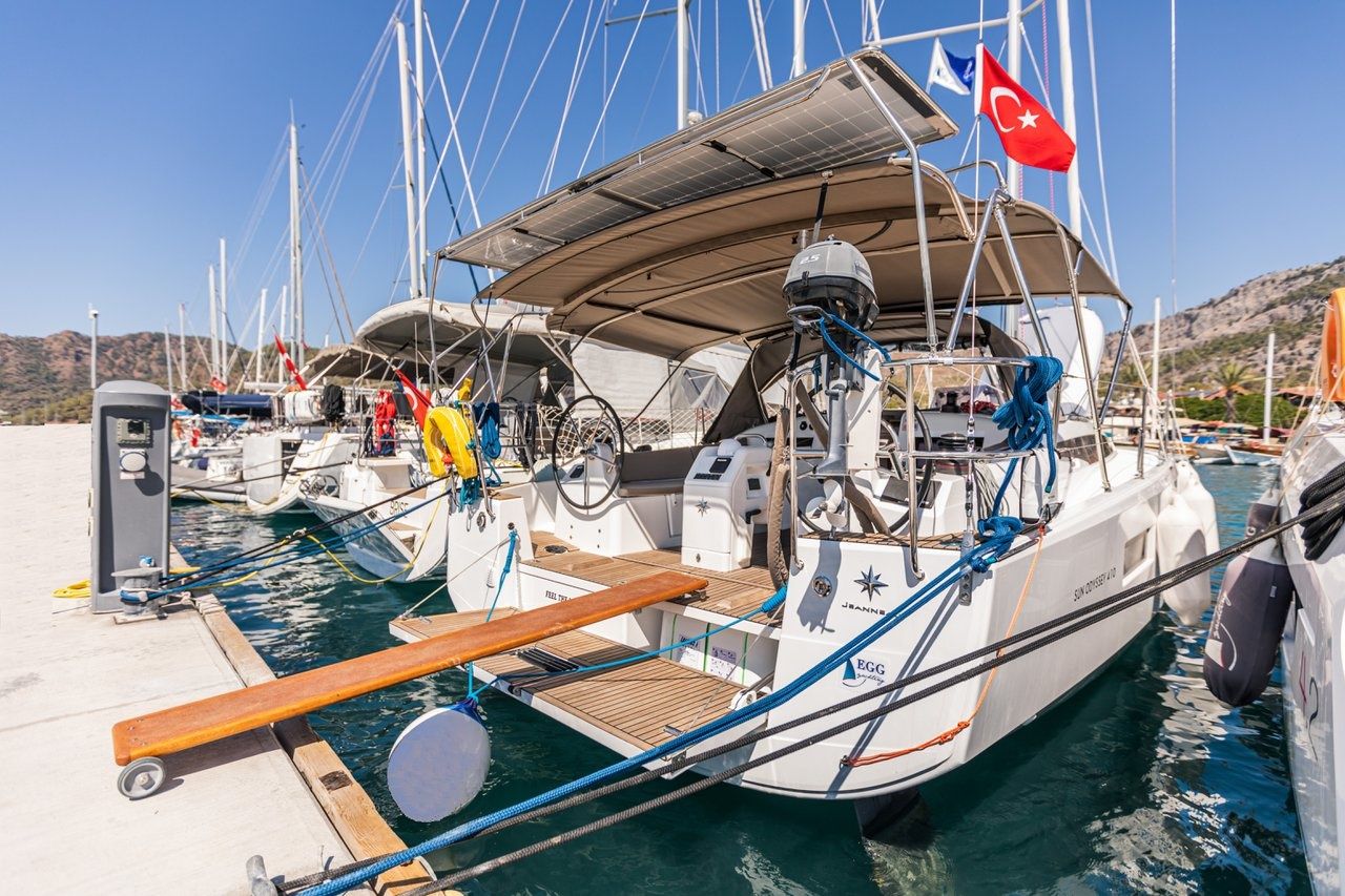 Jeanneau Sun Odyssey 410 | Feel The Magic