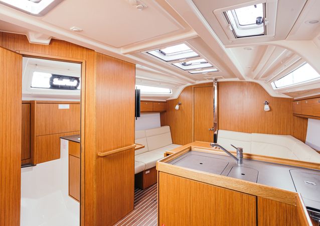 Bavaria Cruiser 37 | Coachina