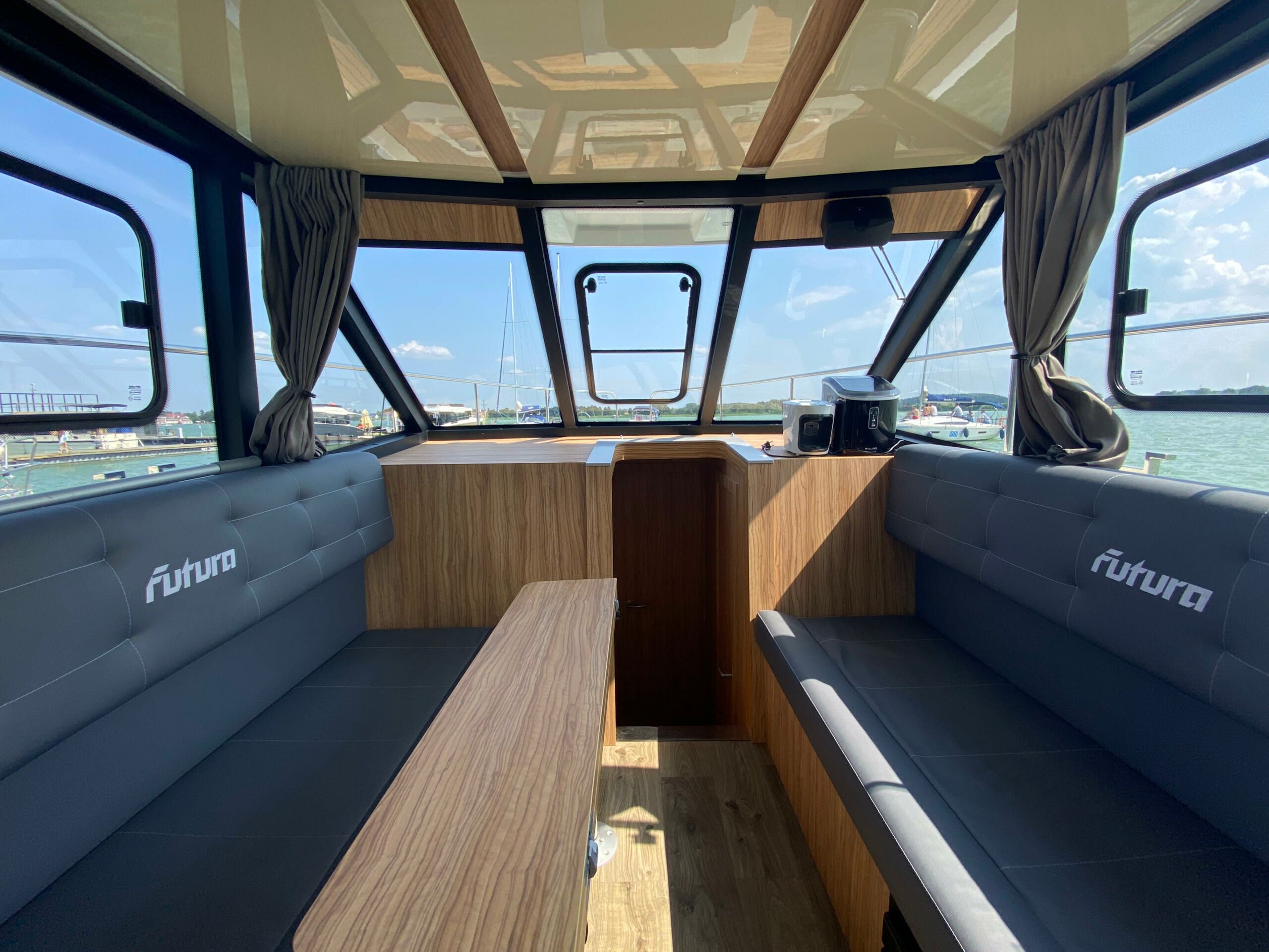 Cobra Yachts 40 | Gold