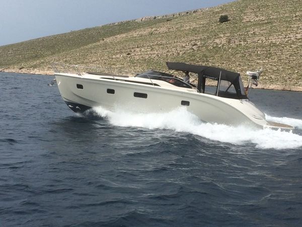 Bavaria Deep Blue 46 | La Onda