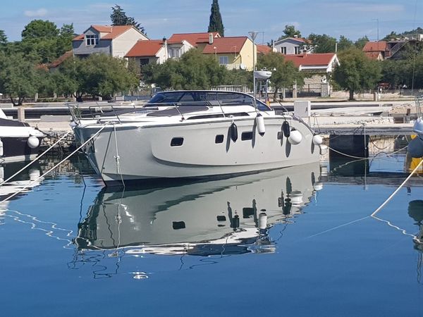Bavaria Deep Blue 46 | La Onda