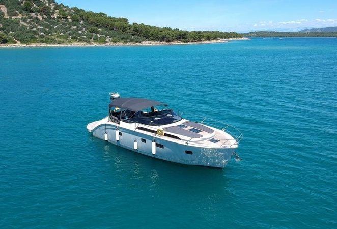 Bavaria Deep Blue 46 | La Onda
