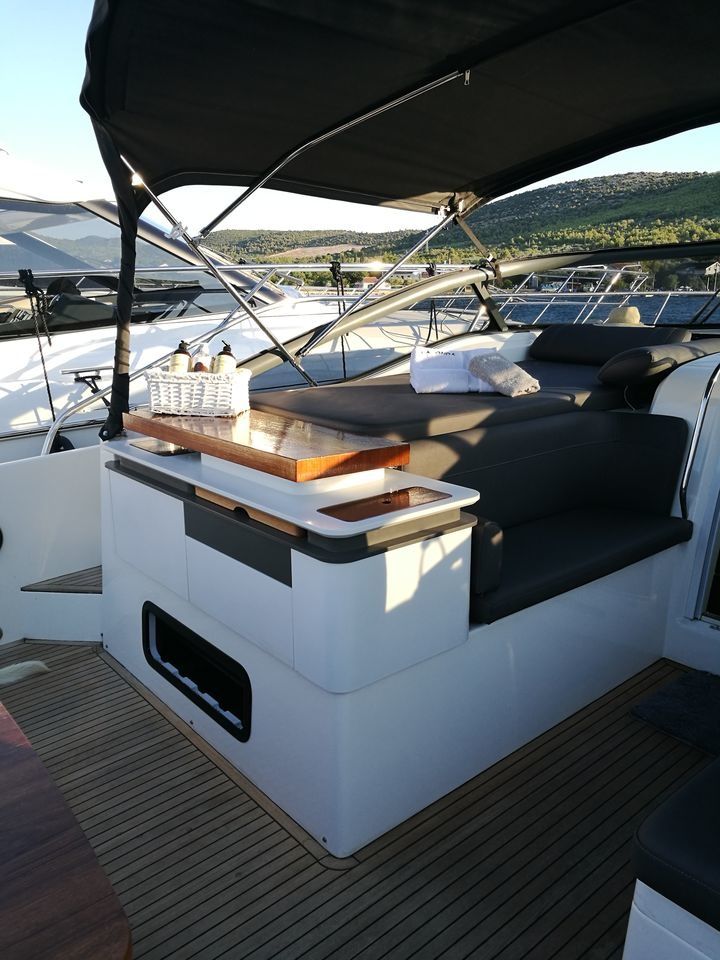 Bavaria Deep Blue 46 | La Onda