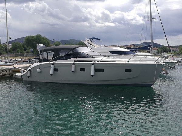 Bavaria Deep Blue 46 | La Onda