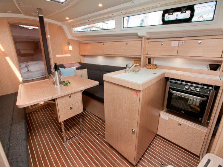 Bavaria Cruiser 34 | Ahoy Sailor