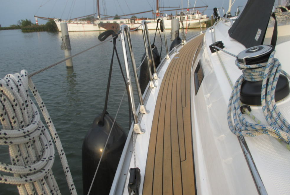Bavaria Cruiser 37 | Salute