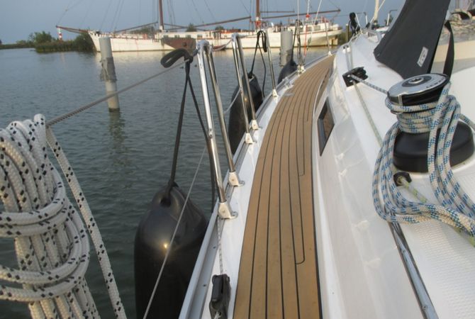 Bavaria Cruiser 37 | Salute