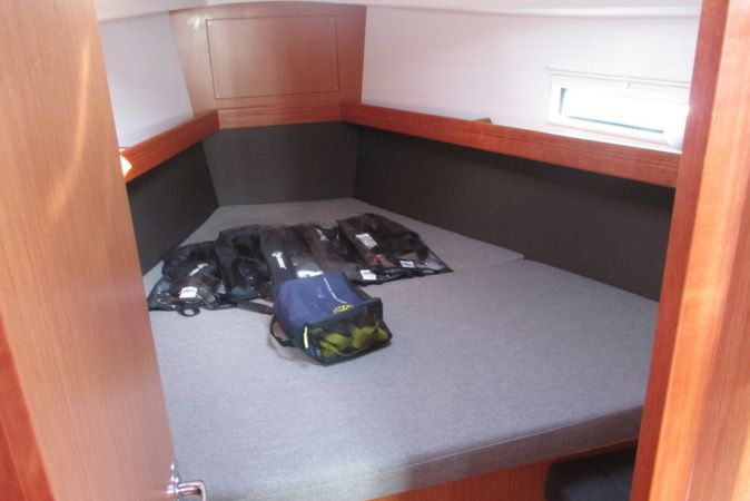 Bavaria Cruiser 37 | Salute