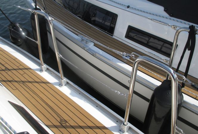 Bavaria Cruiser 37 | Salute