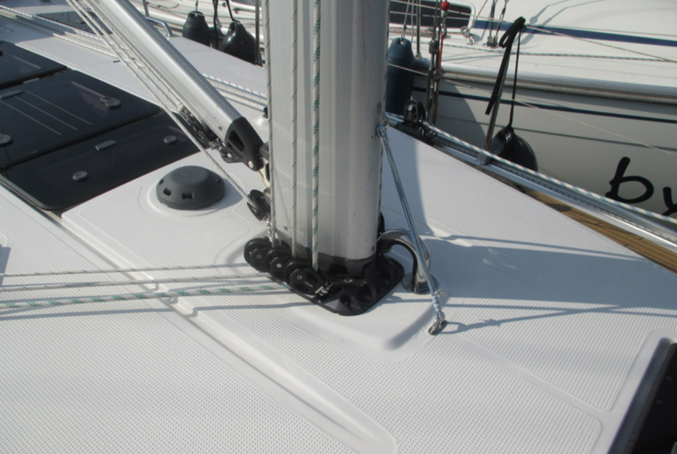 Bavaria Cruiser 37 | Salute