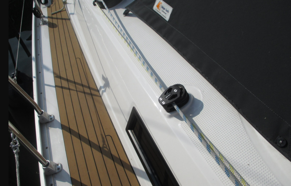 Bavaria Cruiser 37 | Salute