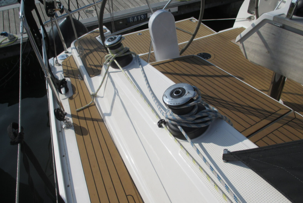 Bavaria Cruiser 37 | Salute