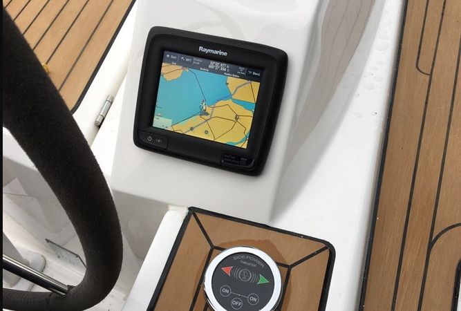 Bavaria Cruiser 37 | Salute