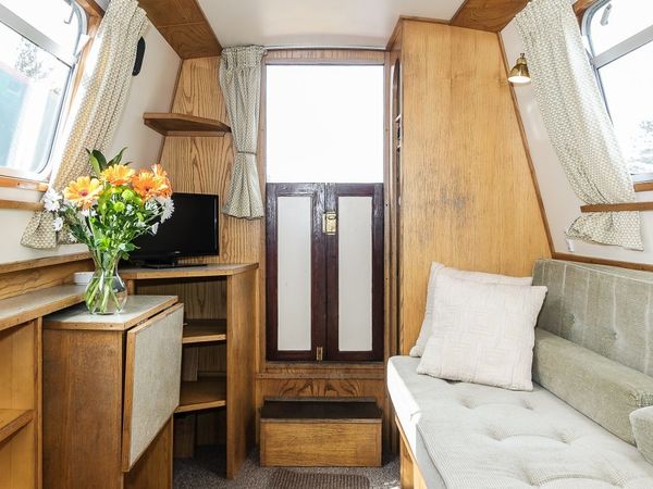 Custom Built Narrow Boat | Clee