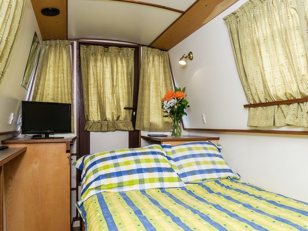 Custom Built Narrow Boat | Mendip