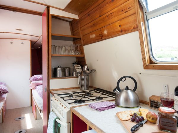 Custom Built Narrow Boat | Berwyn