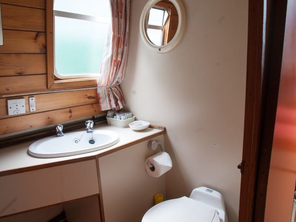 Custom Built Narrow Boat | Chiltern