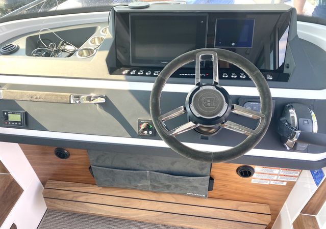 Axopar 28 Cabin Brabus Line | Sno