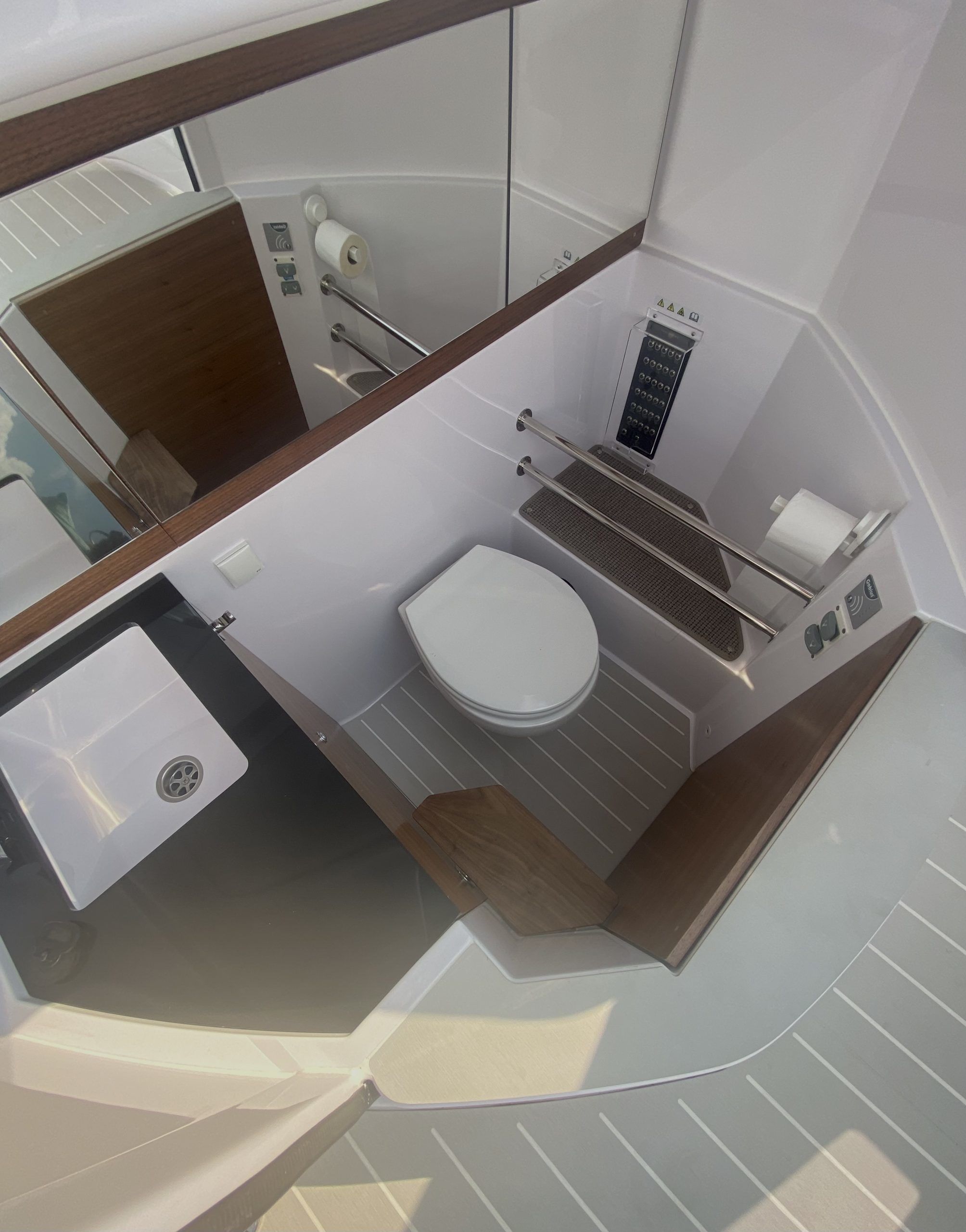 Axopar 28 Cabin Brabus Line | Sno