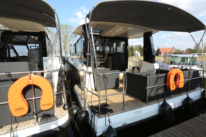 Cobra Yachts 45 | Dias