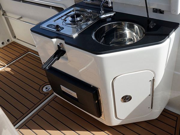 Quicksilver 755 Sun Deck | Moni Boat