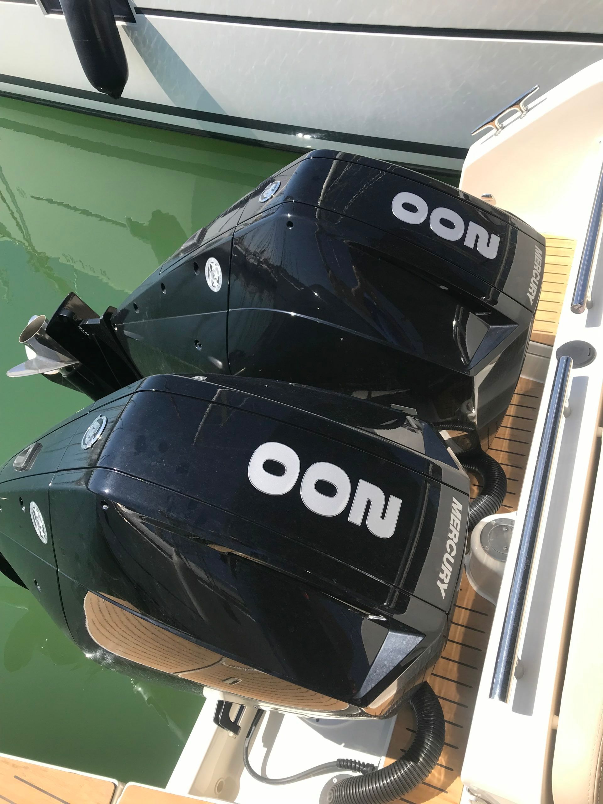 Quicksilver 875 | Sundeck