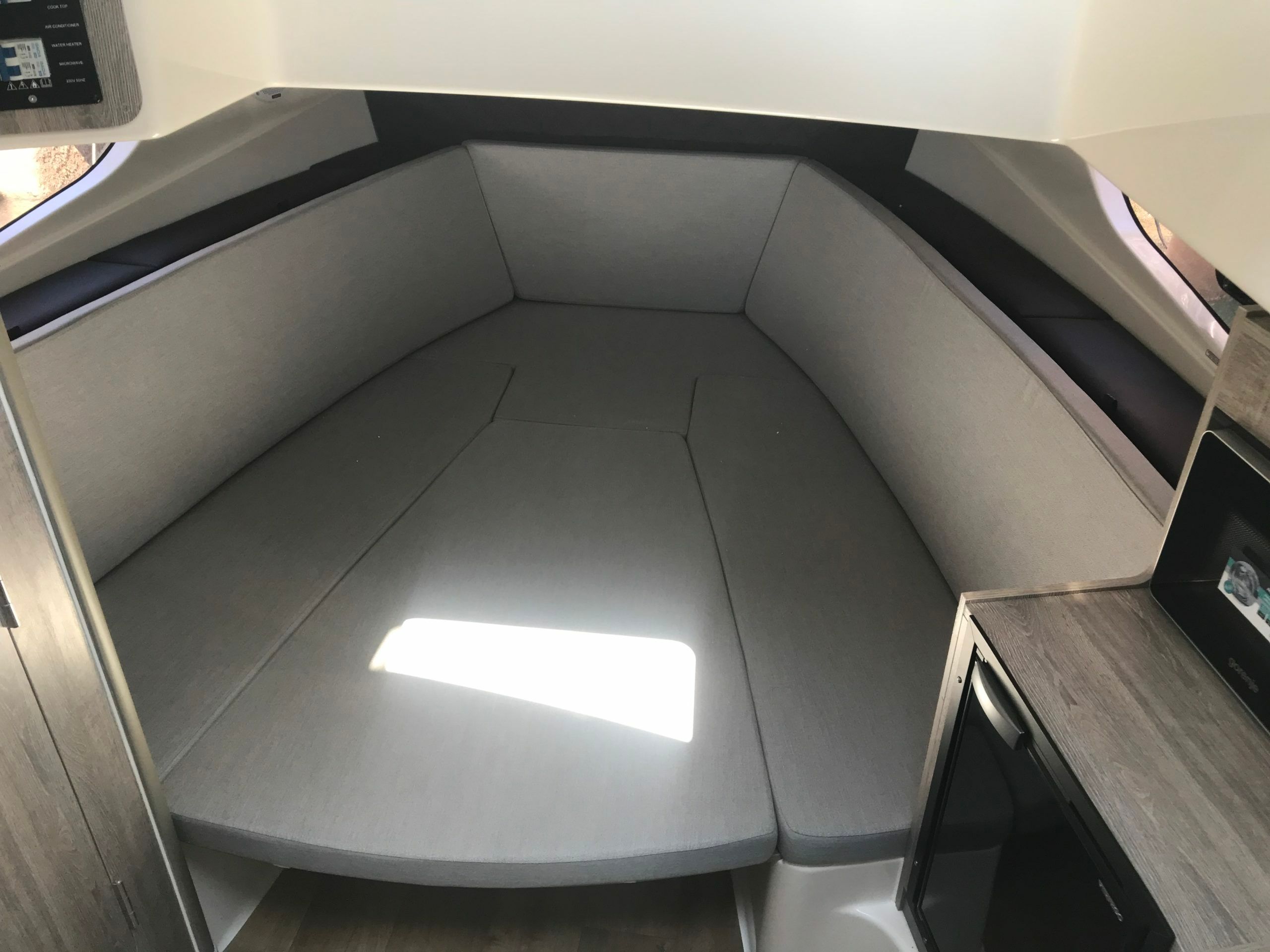 Quicksilver 875 | Sundeck