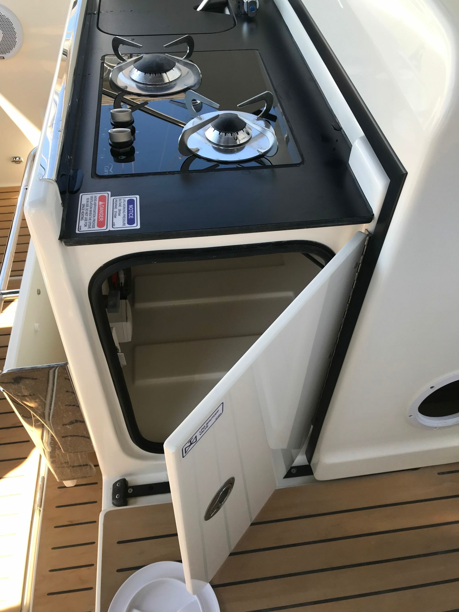 Quicksilver 875 | Sundeck